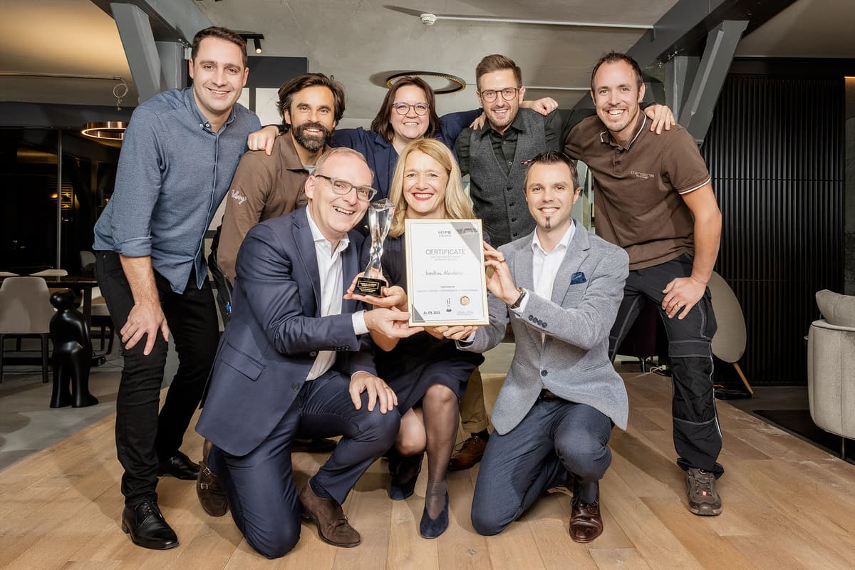 Das Team von Trendline mit der Auszeichnung hipe award